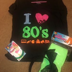 Ladies 80’s theme shirt & accessories